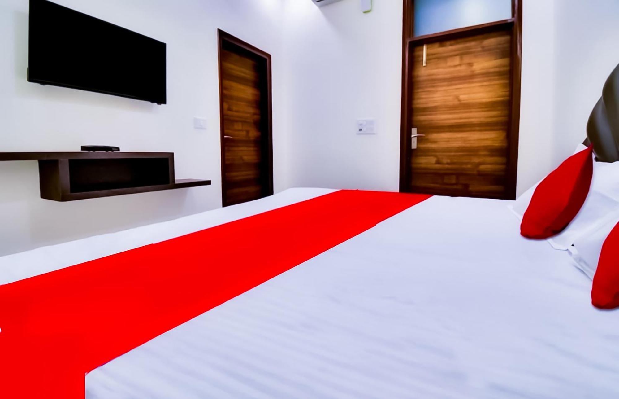 Hotel Sukoon - Ramesh Nagar New Delhi Buitenkant foto