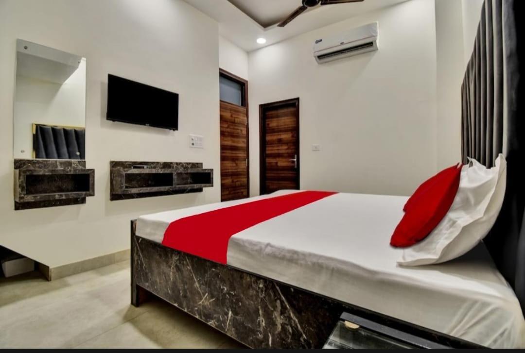 Hotel Sukoon - Ramesh Nagar New Delhi Buitenkant foto